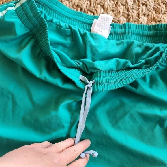 DANAKIN Green Athletic Shorts. SIZE Medium - Picture 2 of 5